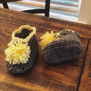 Soft Grey Handmade Scalloped Baby Booties